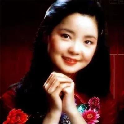 邓丽君简介个人资料(甜歌皇后邓丽君,一生情路坎坷,葬礼却是空前绝后)