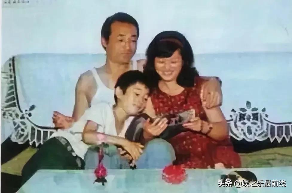 黄晓明个人资料简介及家庭背景(原生家庭幸福的黄晓明,最后却离婚了)