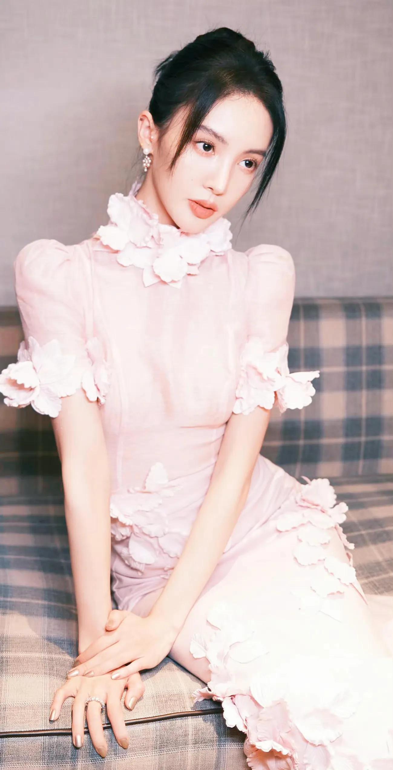 金晨个人资料简介及照片(“鲜肉收割机”“女海王”—— 金晨)