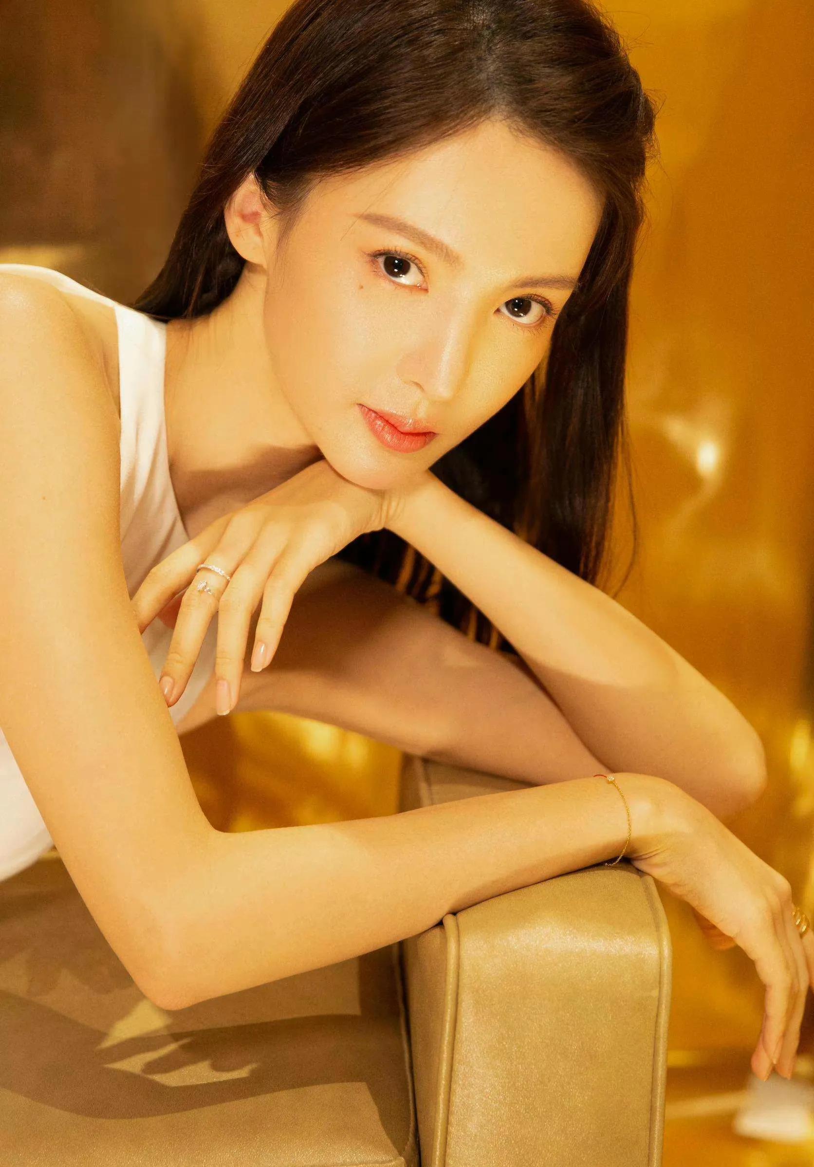 金晨个人资料简介及照片(“鲜肉收割机”“女海王”—— 金晨)