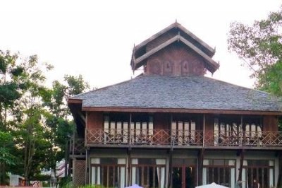 ​东南亚的高脚屋的建筑风格原因