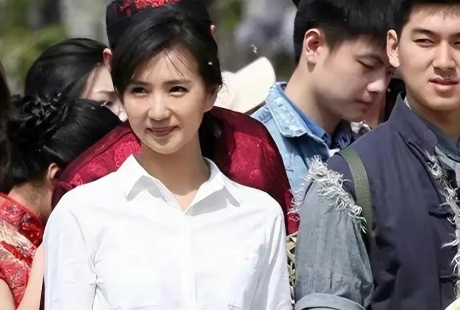 演员陈好个人资料:31岁嫁富豪,婚后连生3子,如今45岁依旧是“万人迷”