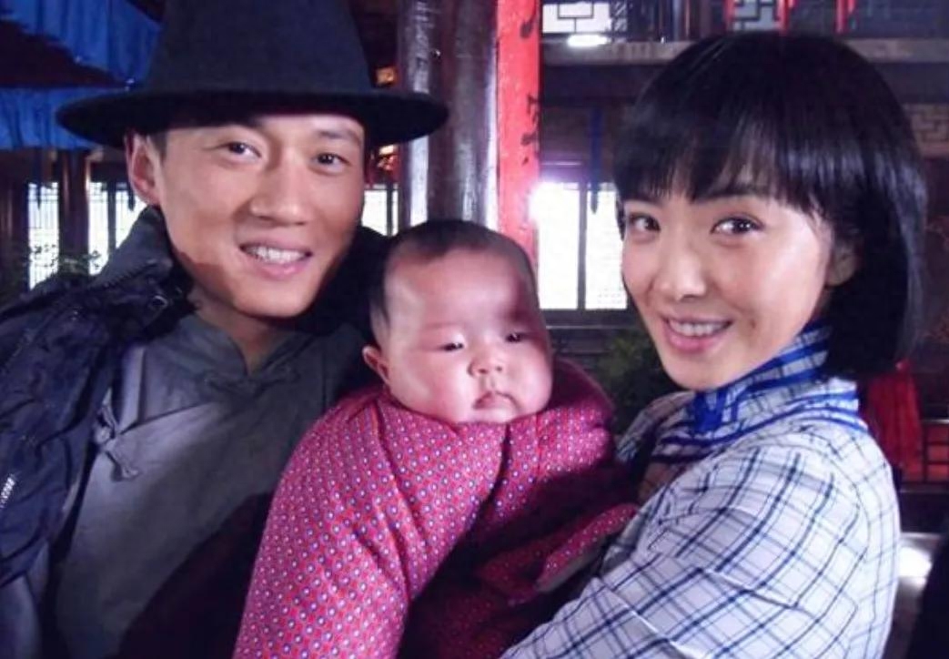 演员徐洪浩个人资料 :娶小10岁妻子,戏里演父女,戏外恩爱惹人羡