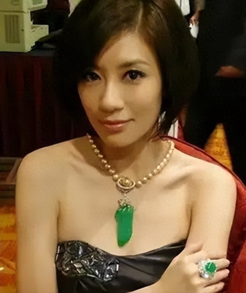 扒一扒娱乐圈的翡翠女王——贾静雯个人资料