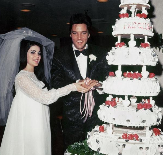 猫王是谁(20岁成名，42岁猝死，被曝睡了3000个女人，猫王的一生传奇又混乱)