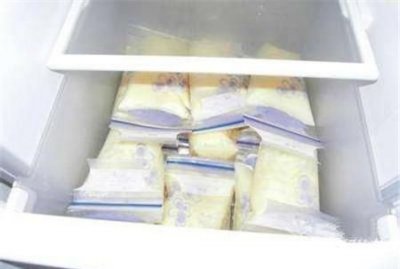 ​母乳可以连奶瓶一起放冰箱,母乳挤出来的奶可以装在瓶子里放冰箱吗
