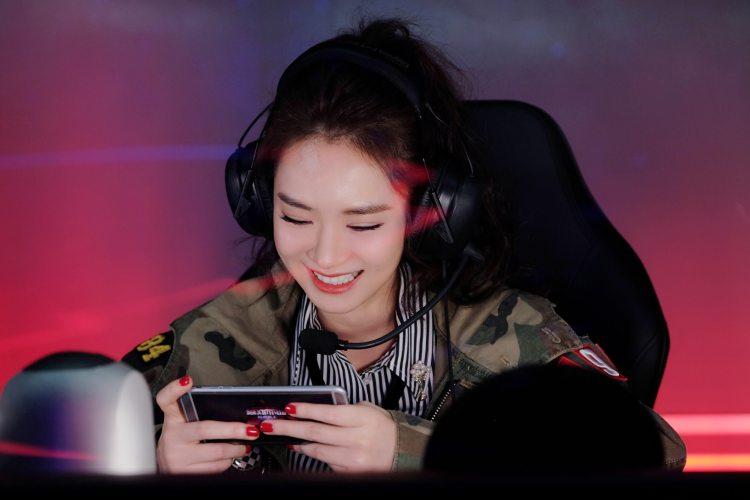 戚薇的“人生图鉴”:事业不被定义,爱情自有天意