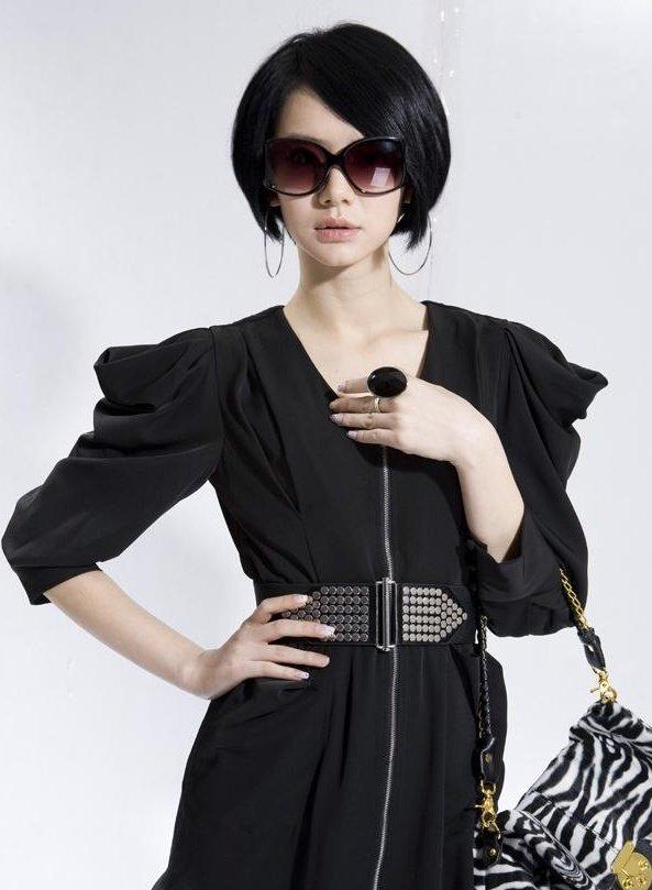 戚薇的“人生图鉴”:事业不被定义,爱情自有天意