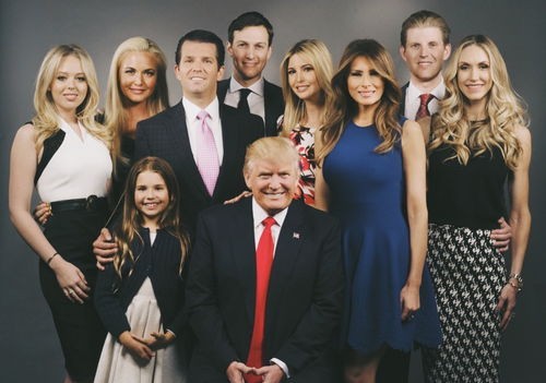 特朗普年轻时:帅气多金,军校里的“大众情人”,自认长得像猫王