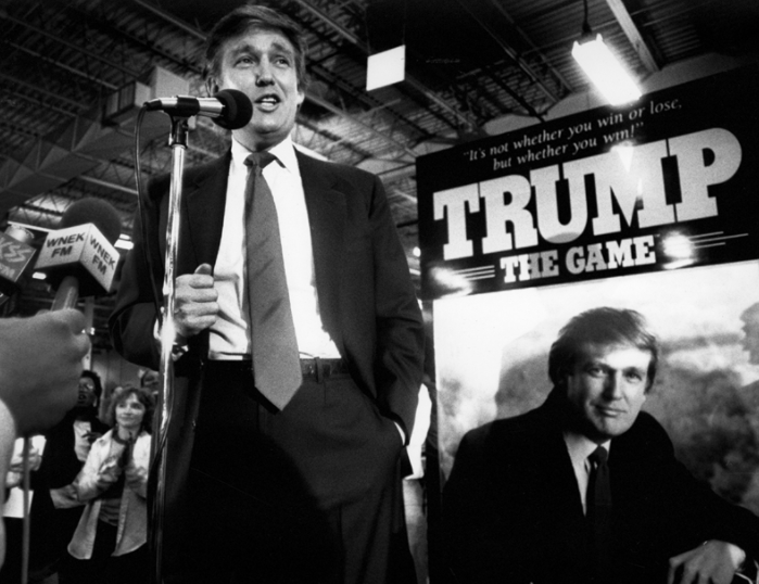 特朗普年轻时:帅气多金,军校里的“大众情人”,自认长得像猫王