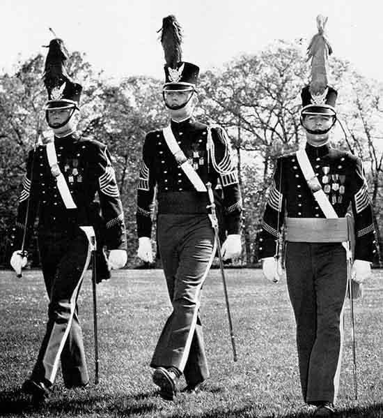 特朗普年轻时:帅气多金,军校里的“大众情人”,自认长得像猫王