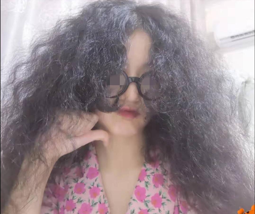 头发烫发炸毛了怎么办(刚烫的头发太炸太蓬松怎么办)