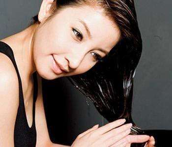 头发烫发炸毛了怎么办(刚烫的头发太炸太蓬松怎么办)