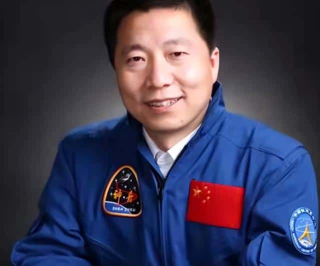 中国航天员杨利伟筒历(杨利伟简历)