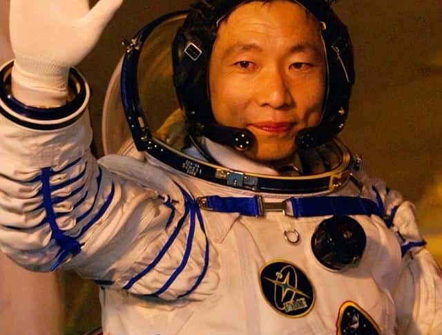 中国航天员杨利伟筒历(杨利伟简历)