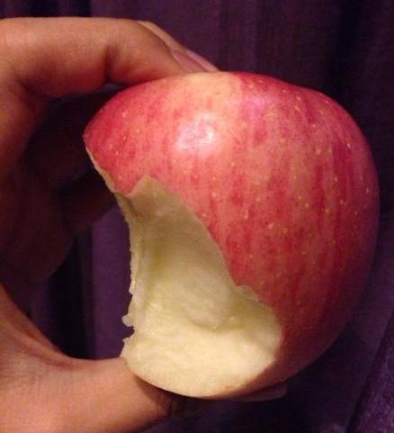 加力果和苹果哪个营养价值高(加力果和苹果哪个好吃)