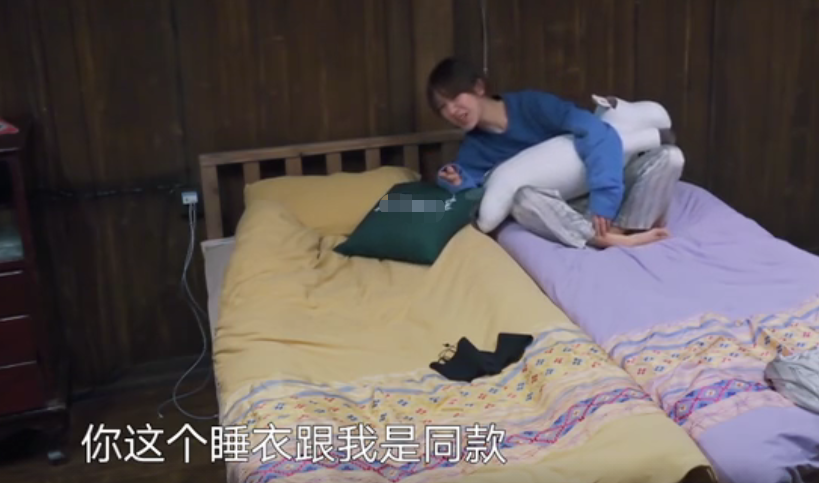 张艺兴与杨紫穿同款睡衣互称姐弟,拒绝黄磊做媒,三连击破碎绯闻