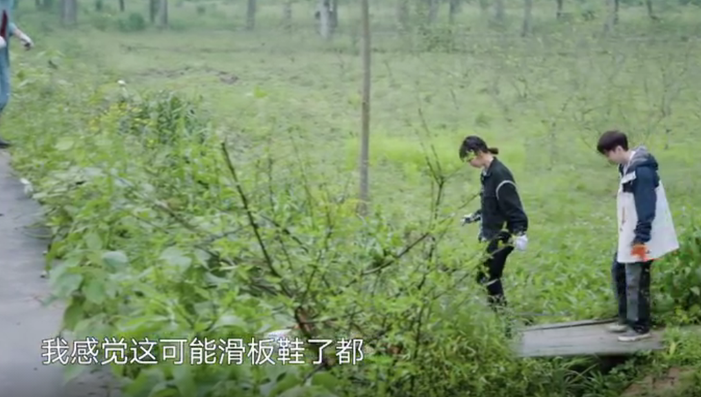 张艺兴与杨紫穿同款睡衣互称姐弟,拒绝黄磊做媒,三连击破碎绯闻