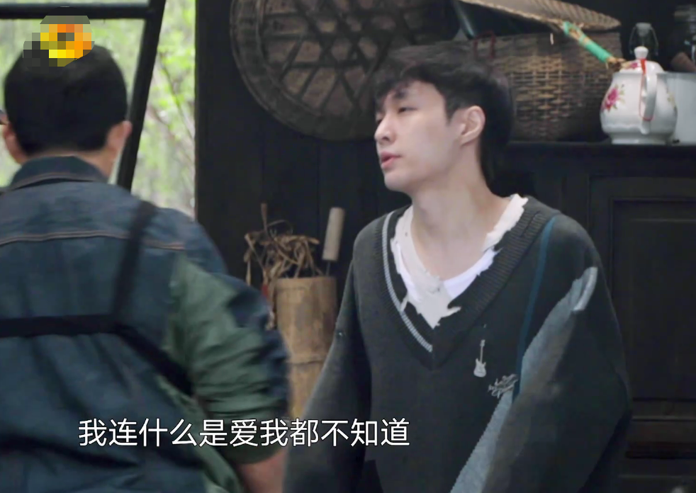 张艺兴与杨紫穿同款睡衣互称姐弟,拒绝黄磊做媒,三连击破碎绯闻