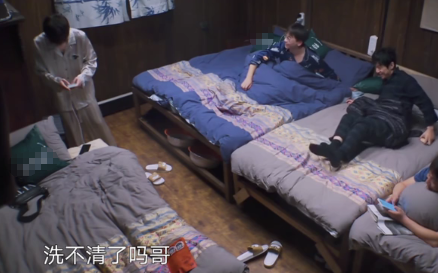 张艺兴与杨紫穿同款睡衣互称姐弟,拒绝黄磊做媒,三连击破碎绯闻