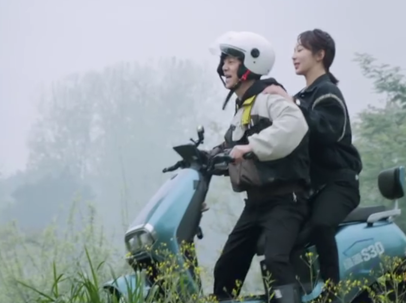 张艺兴与杨紫穿同款睡衣互称姐弟,拒绝黄磊做媒,三连击破碎绯闻