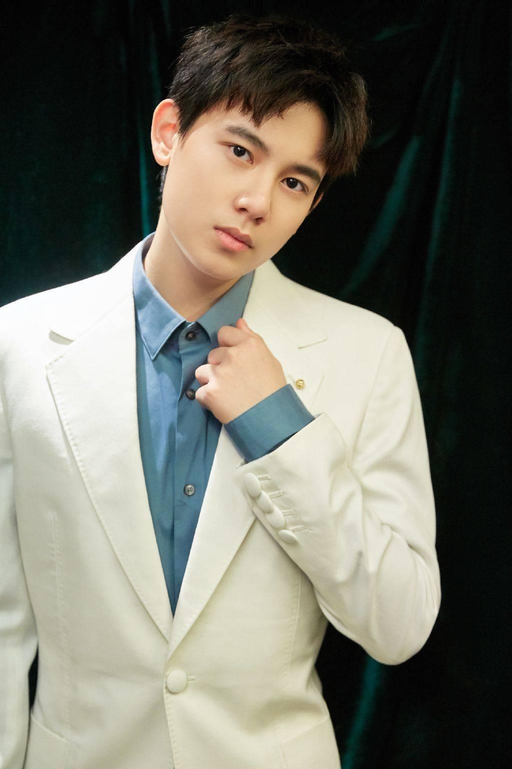 拍完这部戏,胡先煦热度能追上张子枫、赵今麦吗?