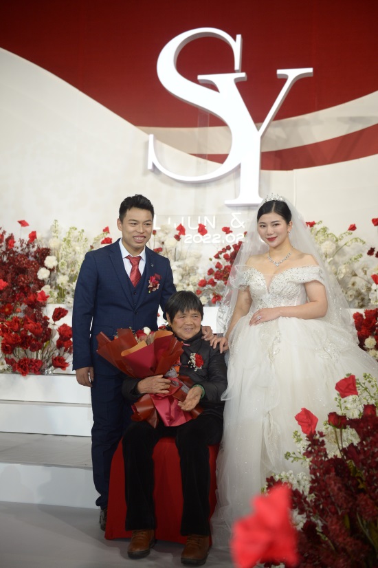 奥运冠军谌利军在长沙举办婚礼,奶奶说“再大的雪我也要来”