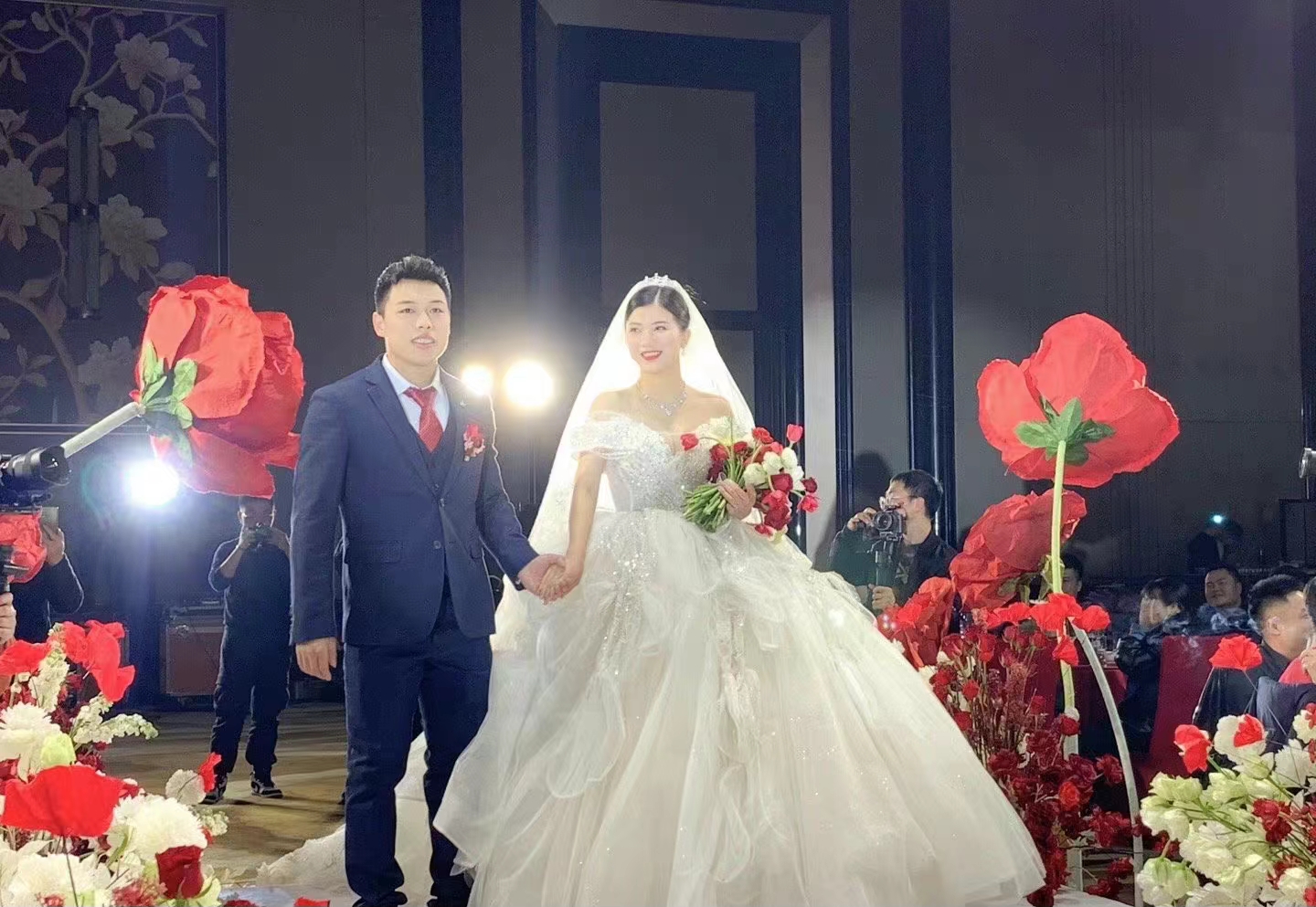 奥运冠军谌利军在长沙举办婚礼,奶奶说“再大的雪我也要来”