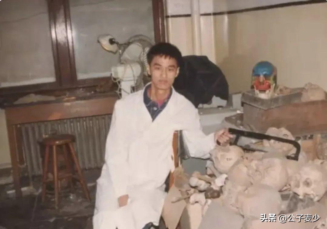 被人称作“俗不可耐”的冯唐,他到底有多厉害?