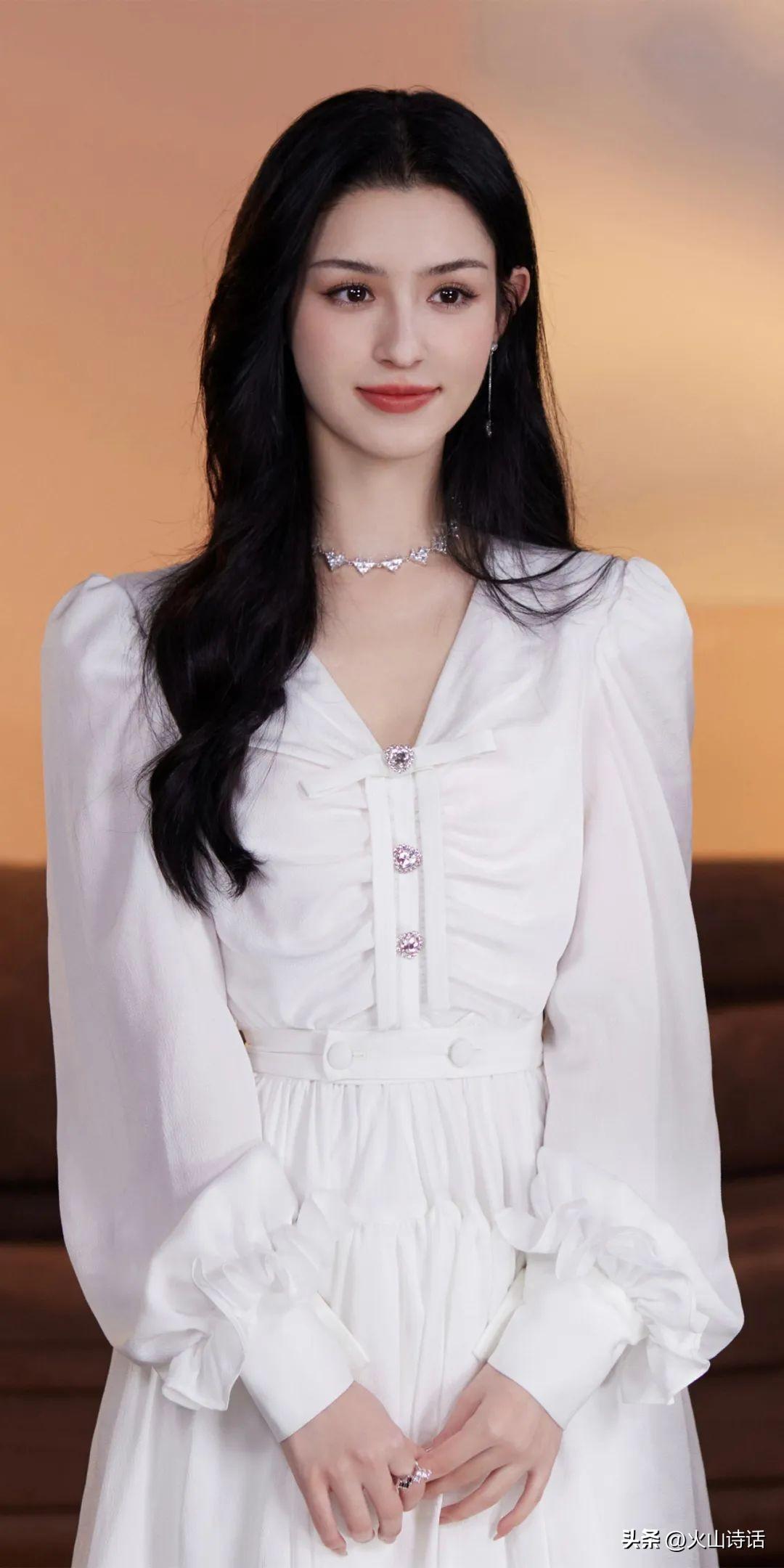 “红”于一支舞，“落”于一支烛的哈妮克孜，究竟经历了什么？