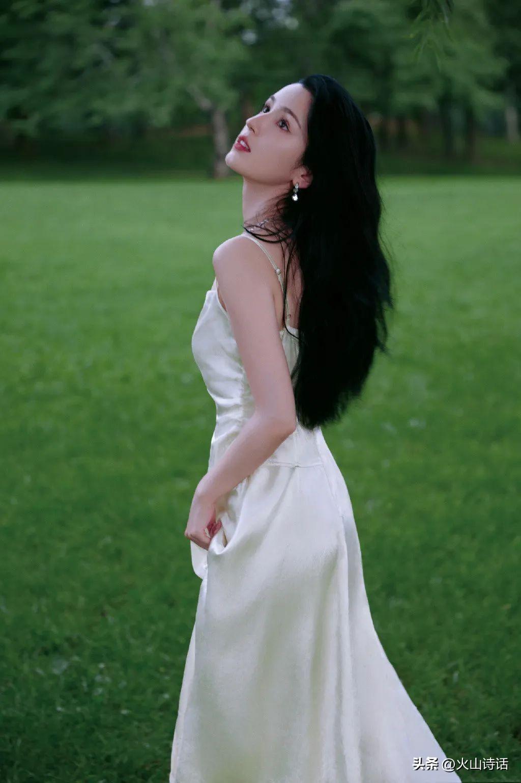 “红”于一支舞，“落”于一支烛的哈妮克孜，究竟经历了什么？