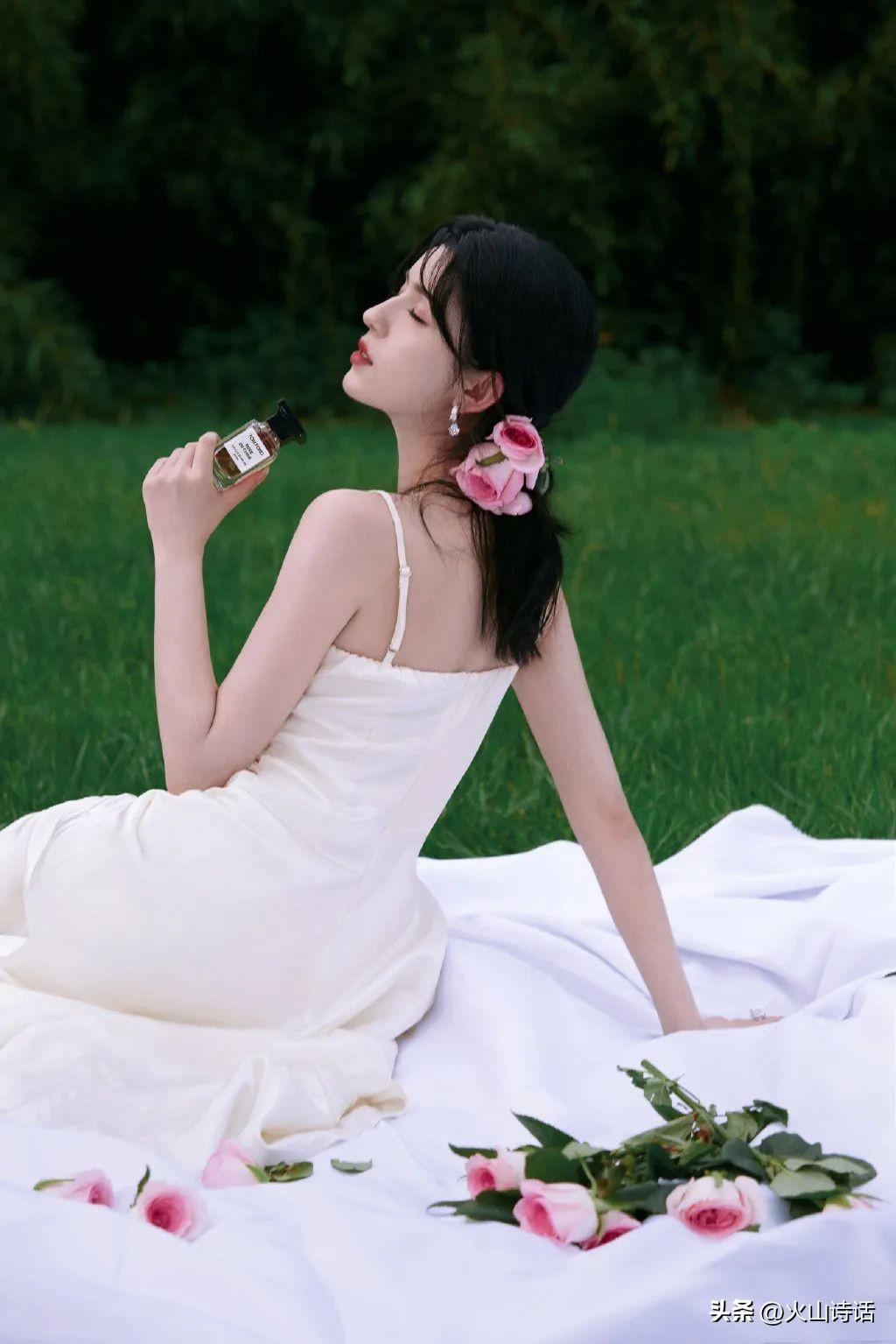 “红”于一支舞，“落”于一支烛的哈妮克孜，究竟经历了什么？