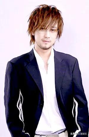 周传雄资料,1969年出生台湾,祖籍湖北荆州市公安县,代表作《黄昏》