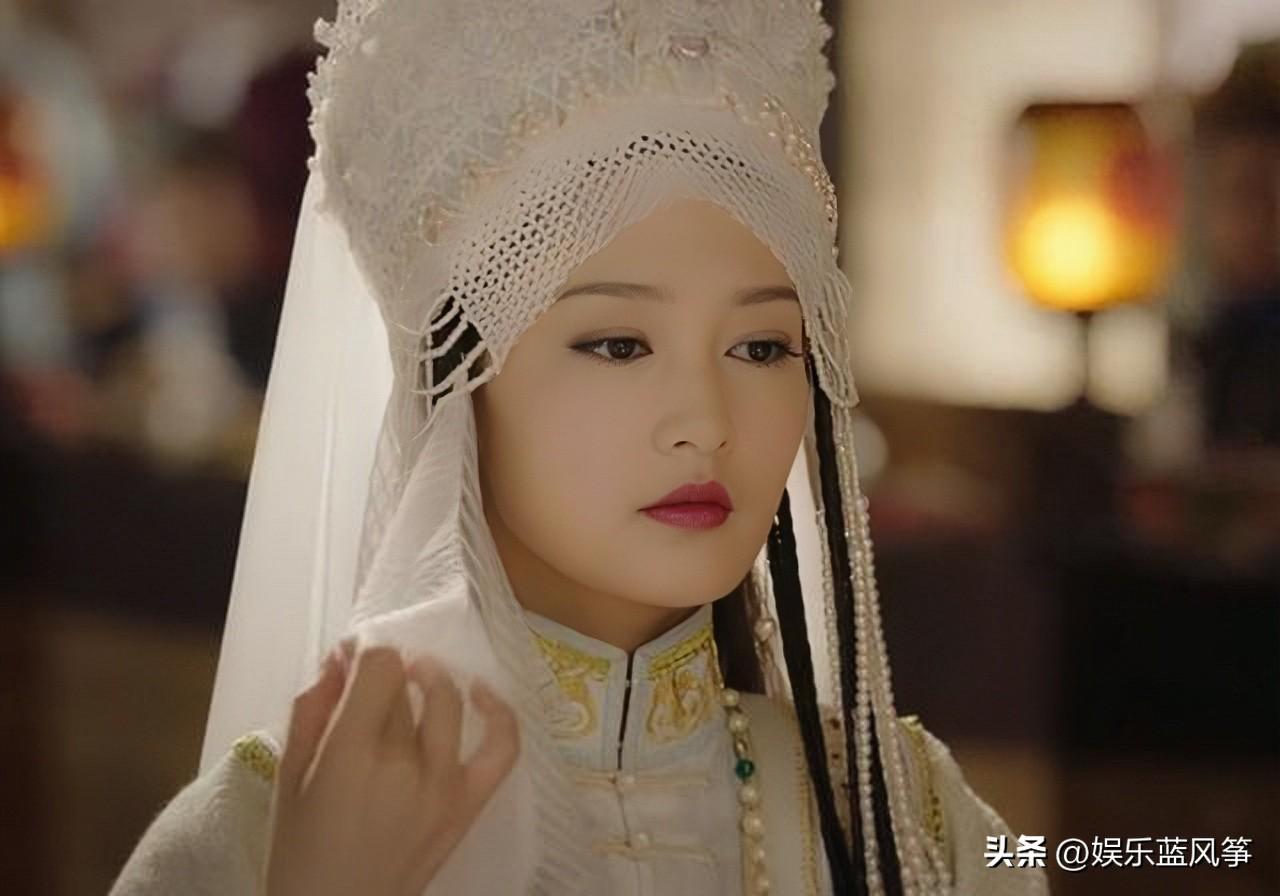 2岁的李沁个人简介,被国家秘密培养多年,却阴差阳错当了演员"