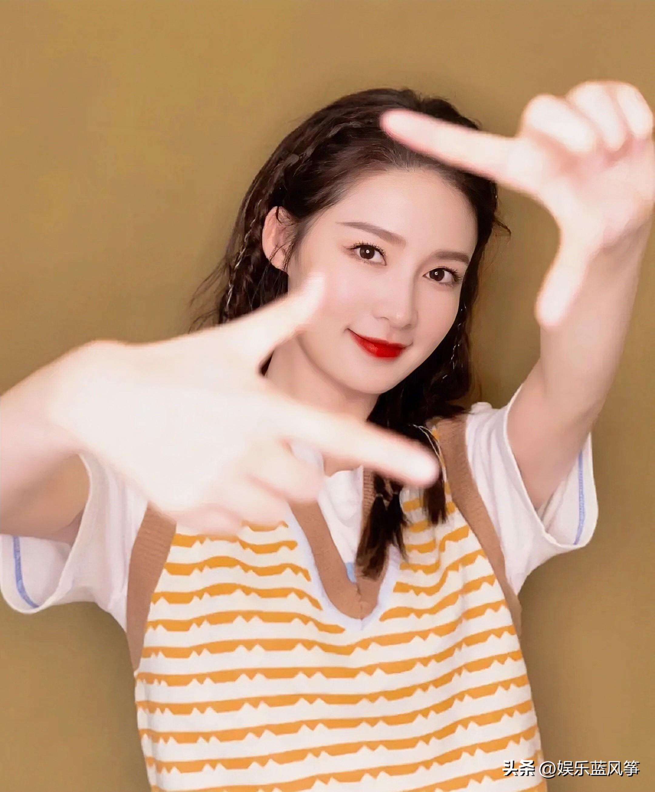 2岁的李沁个人简介,被国家秘密培养多年,却阴差阳错当了演员"