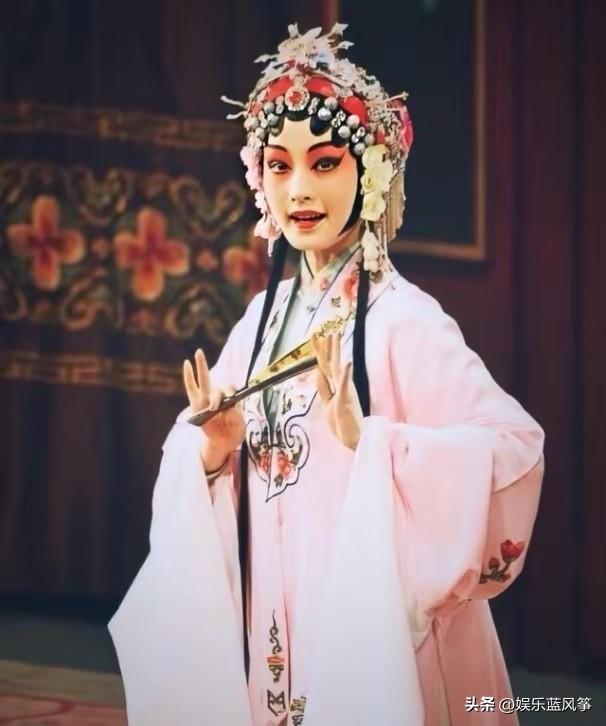 2岁的李沁个人简介,被国家秘密培养多年,却阴差阳错当了演员"