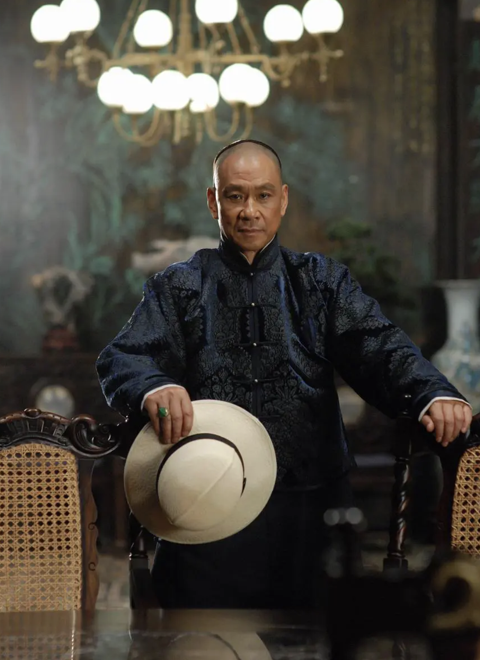 与结婚40年的妻子对簿公堂的国家一级演员王学圻,如今怎样了