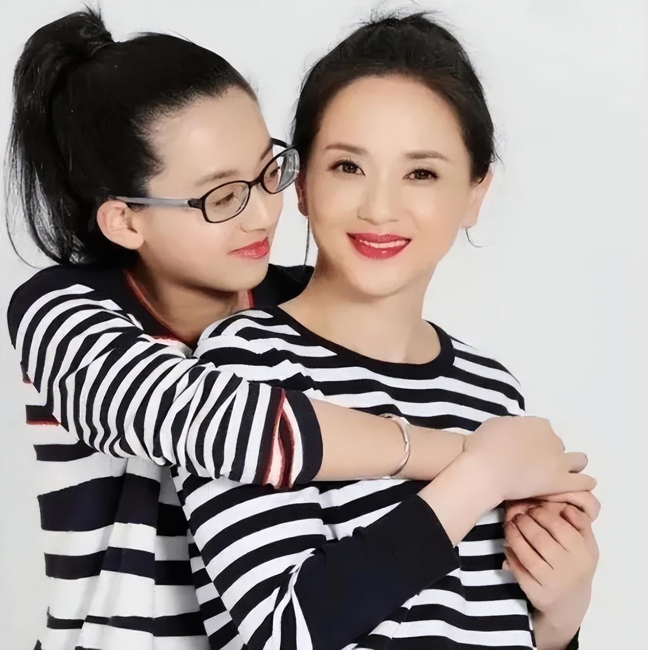 嫁普通丈夫恩爱30年的国家一级演员陶慧敏称:女儿让她欢喜让她忧