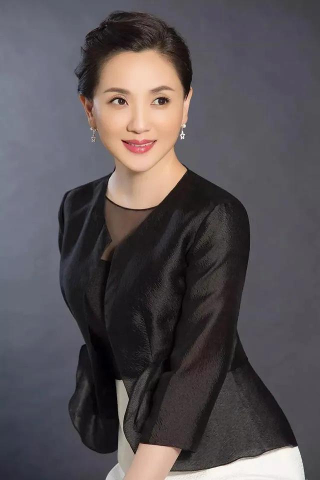 嫁普通丈夫恩爱30年的国家一级演员陶慧敏称:女儿让她欢喜让她忧