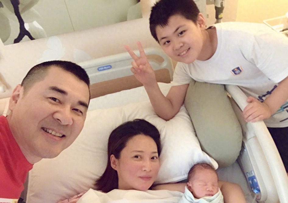 著名演员陈建斌个人资:岳父母就是我的另一对爸妈