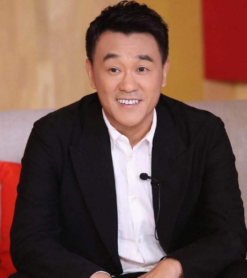 娶同桌为妻,钱也归她管,何冰一心一意爱了老婆24年