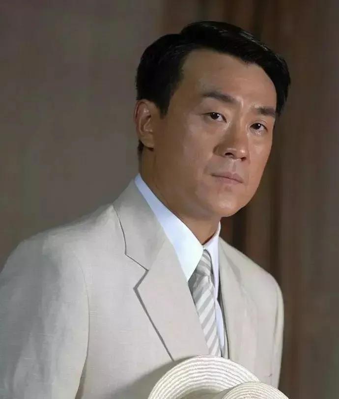 娶同桌为妻,钱也归她管,何冰一心一意爱了老婆24年