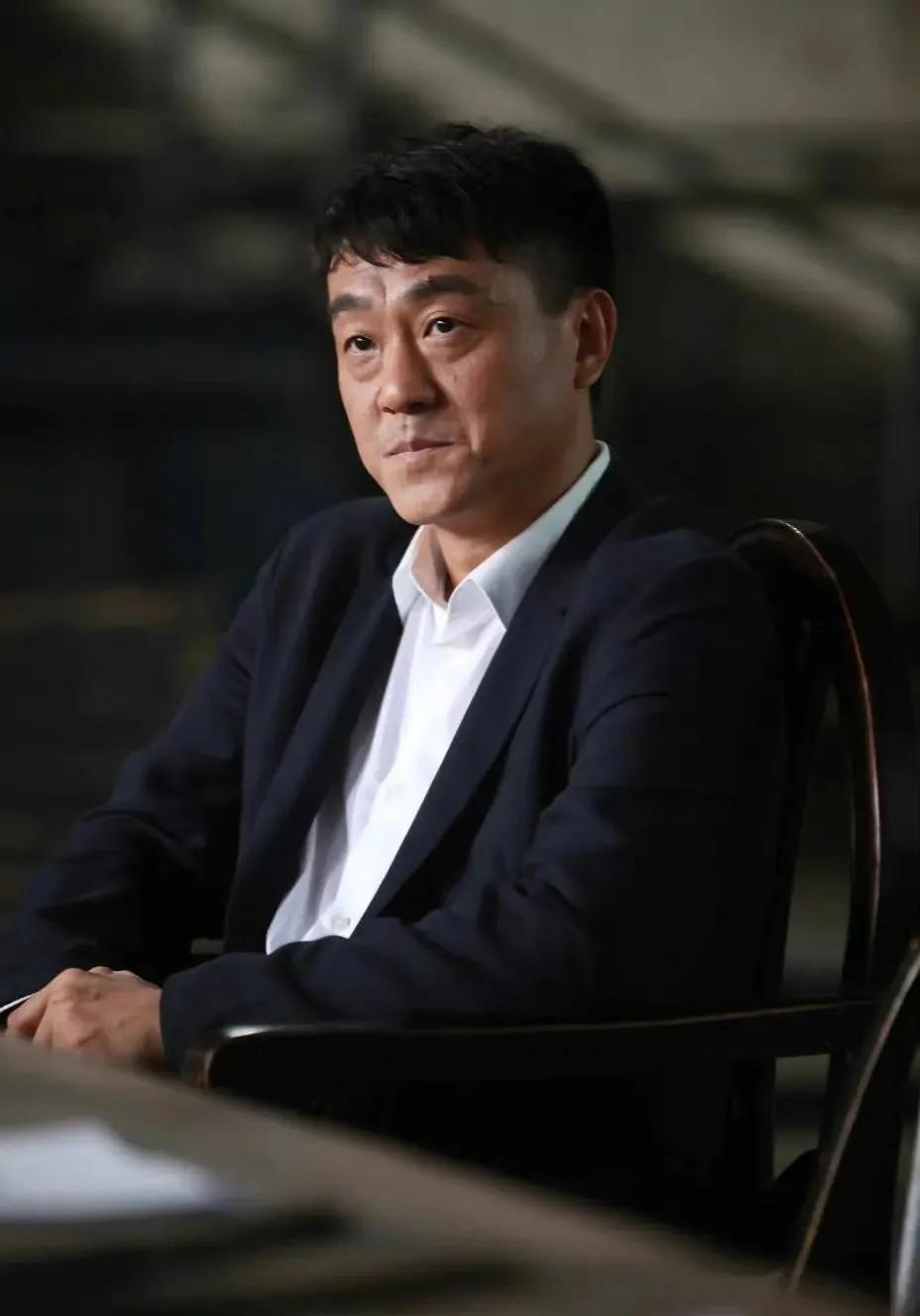 娶同桌为妻,钱也归她管,何冰一心一意爱了老婆24年