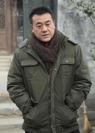 娶同桌为妻,钱也归她管,何冰一心一意爱了老婆24年