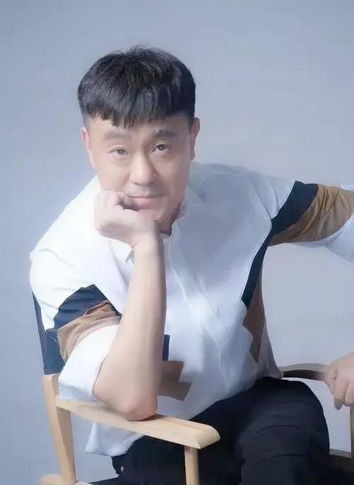 娶同桌为妻,钱也归她管,何冰一心一意爱了老婆24年