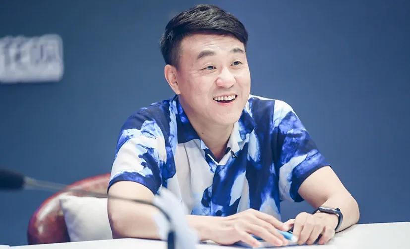 娶同桌为妻,钱也归她管,何冰一心一意爱了老婆24年