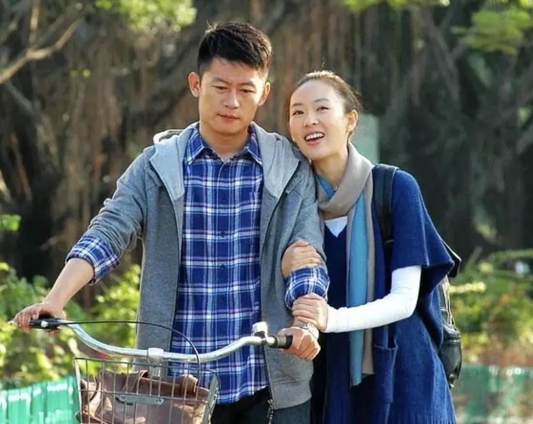 长相帅气戏也好的演员李健,因《狂飙》走红,娶初恋生一女