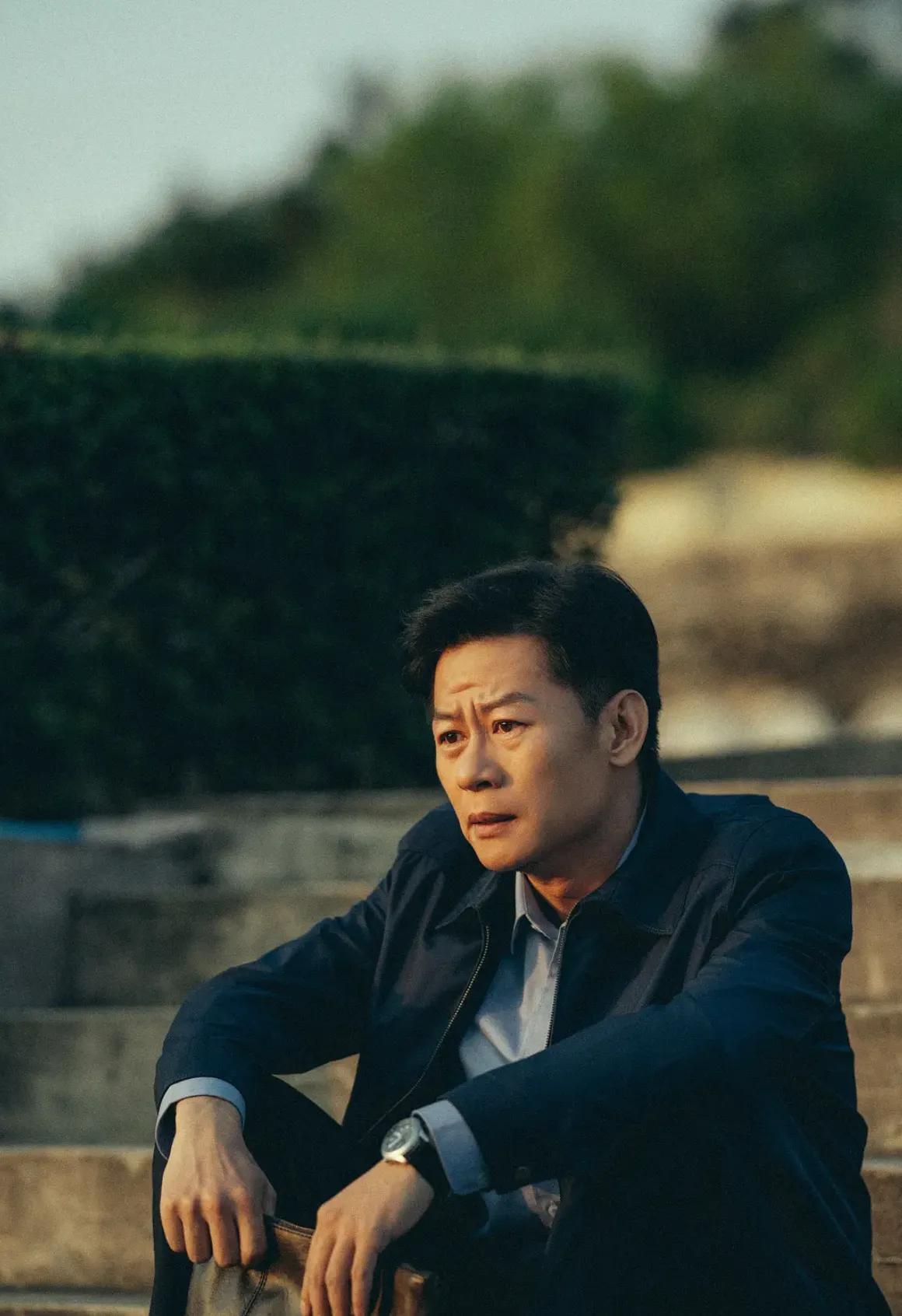 长相帅气戏也好的演员李健,因《狂飙》走红,娶初恋生一女