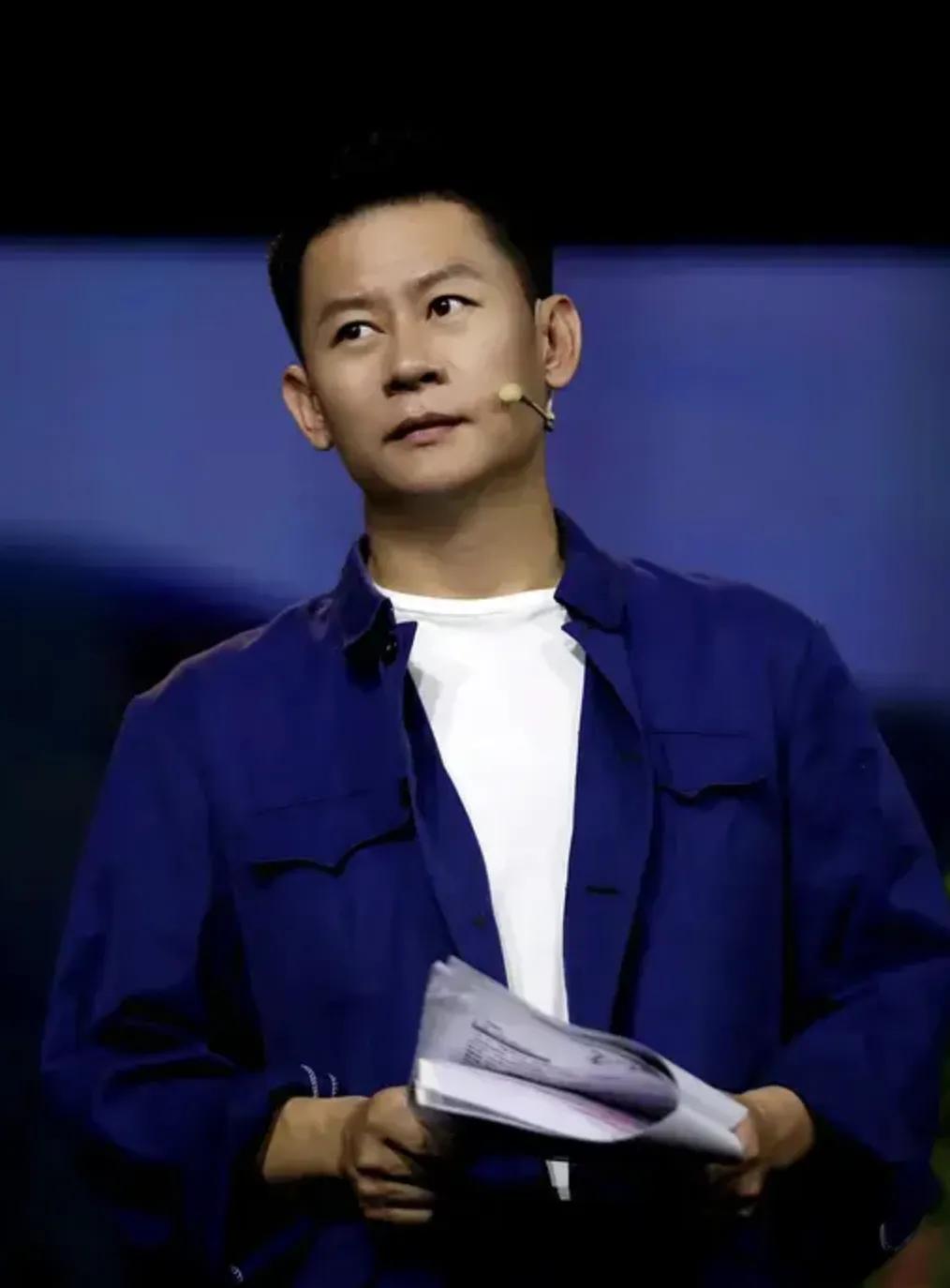 长相帅气戏也好的演员李健,因《狂飙》走红,娶初恋生一女