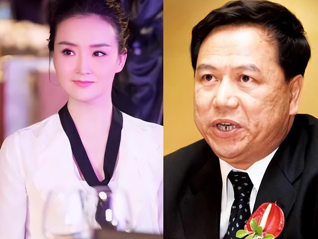 王艳的16岁儿子曝光!身高超过180cm帅气抢眼,母子情深住故宫旁